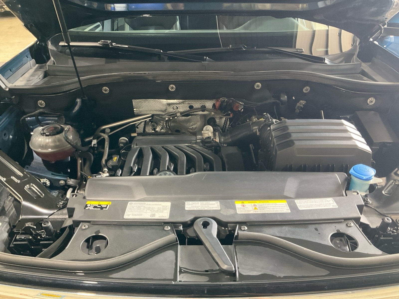 2022 Volkswagen Atlas Cross Sport 3.6L V6 SEL Premium R-Line
