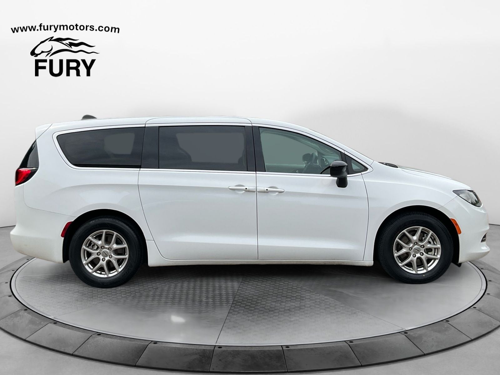 2024 Chrysler Voyager LX