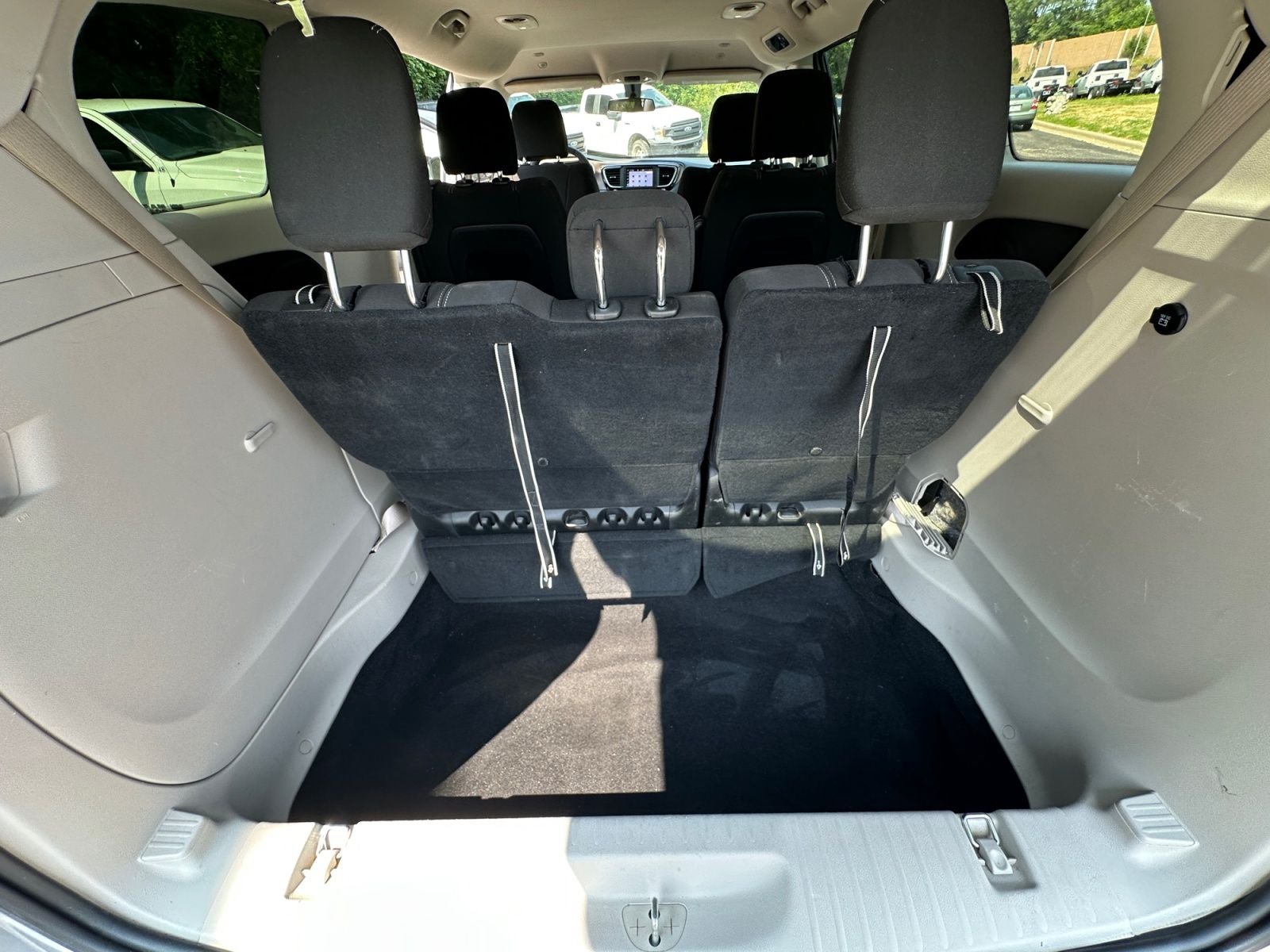 2022 Chrysler Voyager LX