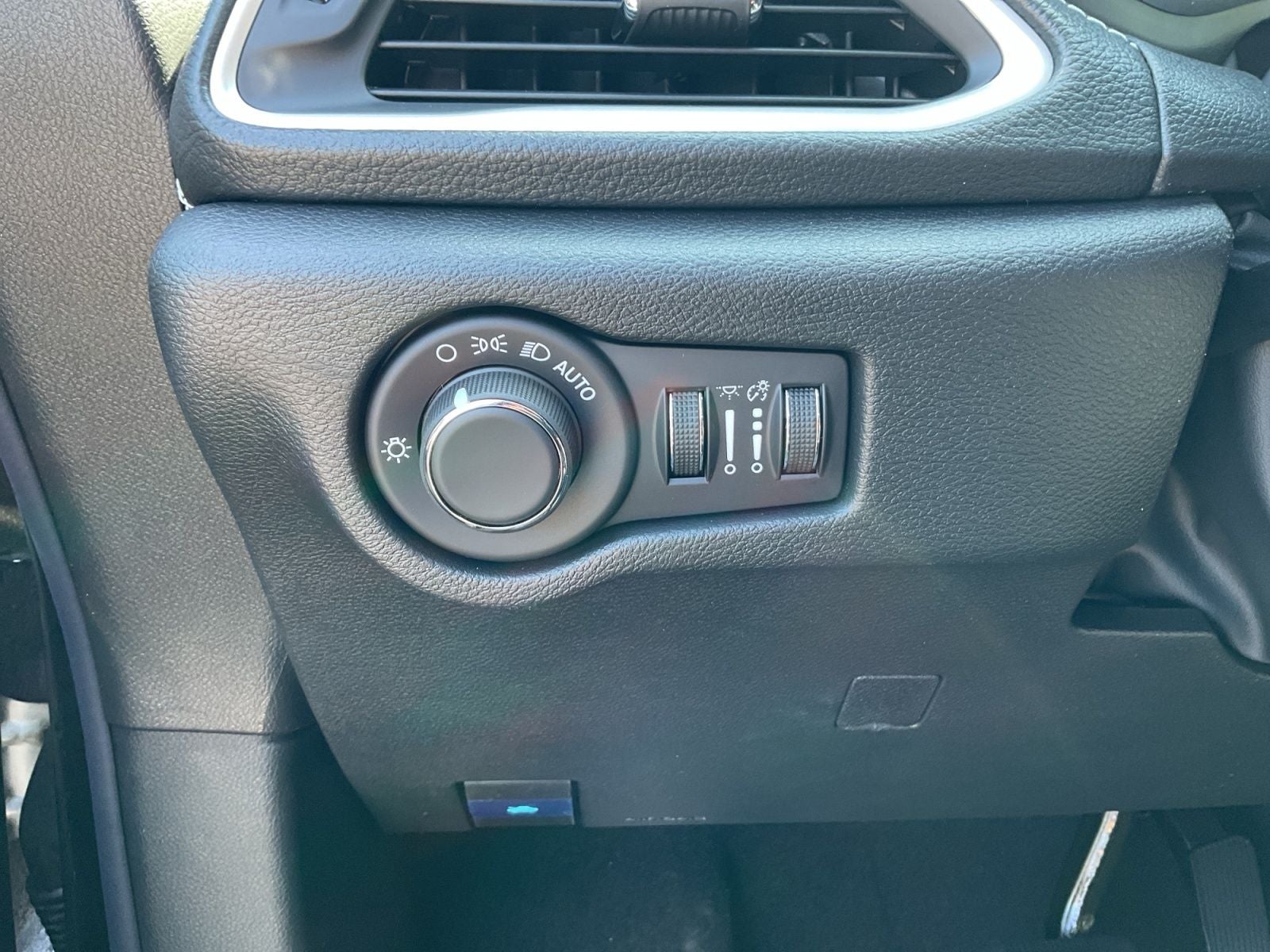 2027 Chrysler Pacifica PACIFICA SELECT AWD