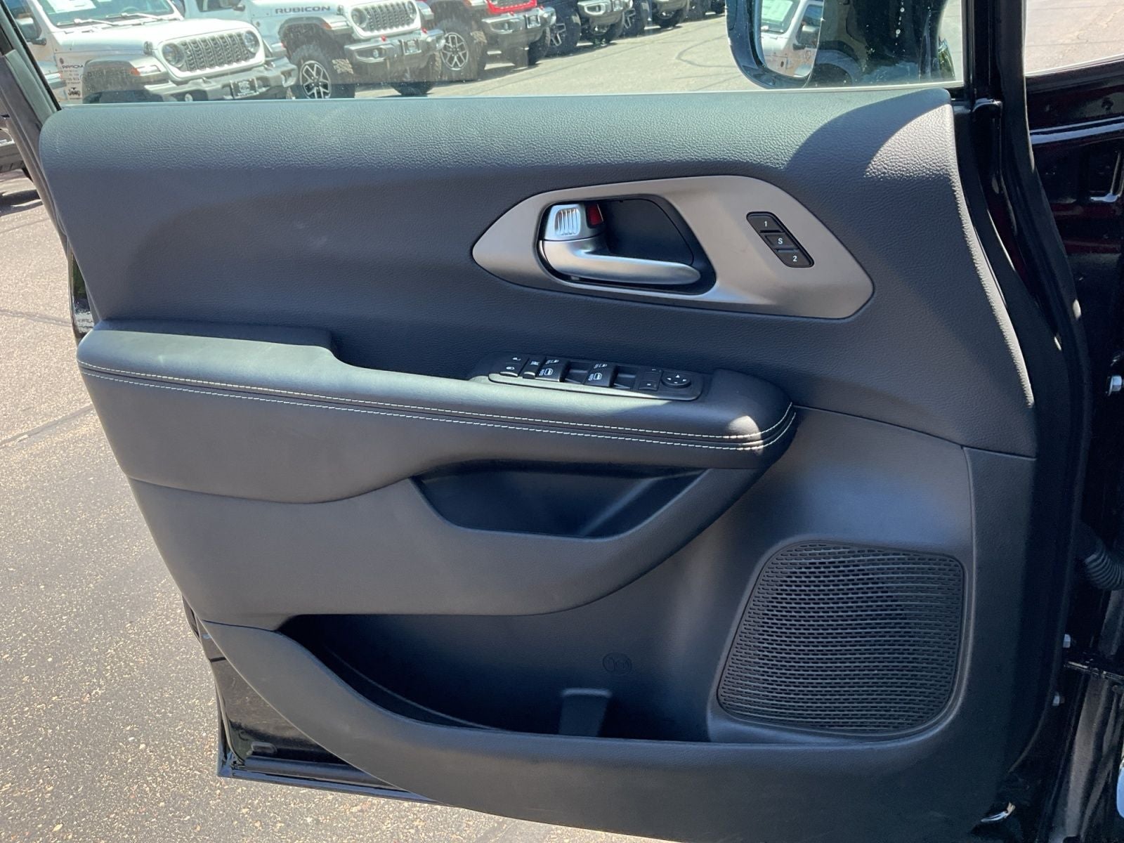 2027 Chrysler Pacifica PACIFICA SELECT AWD
