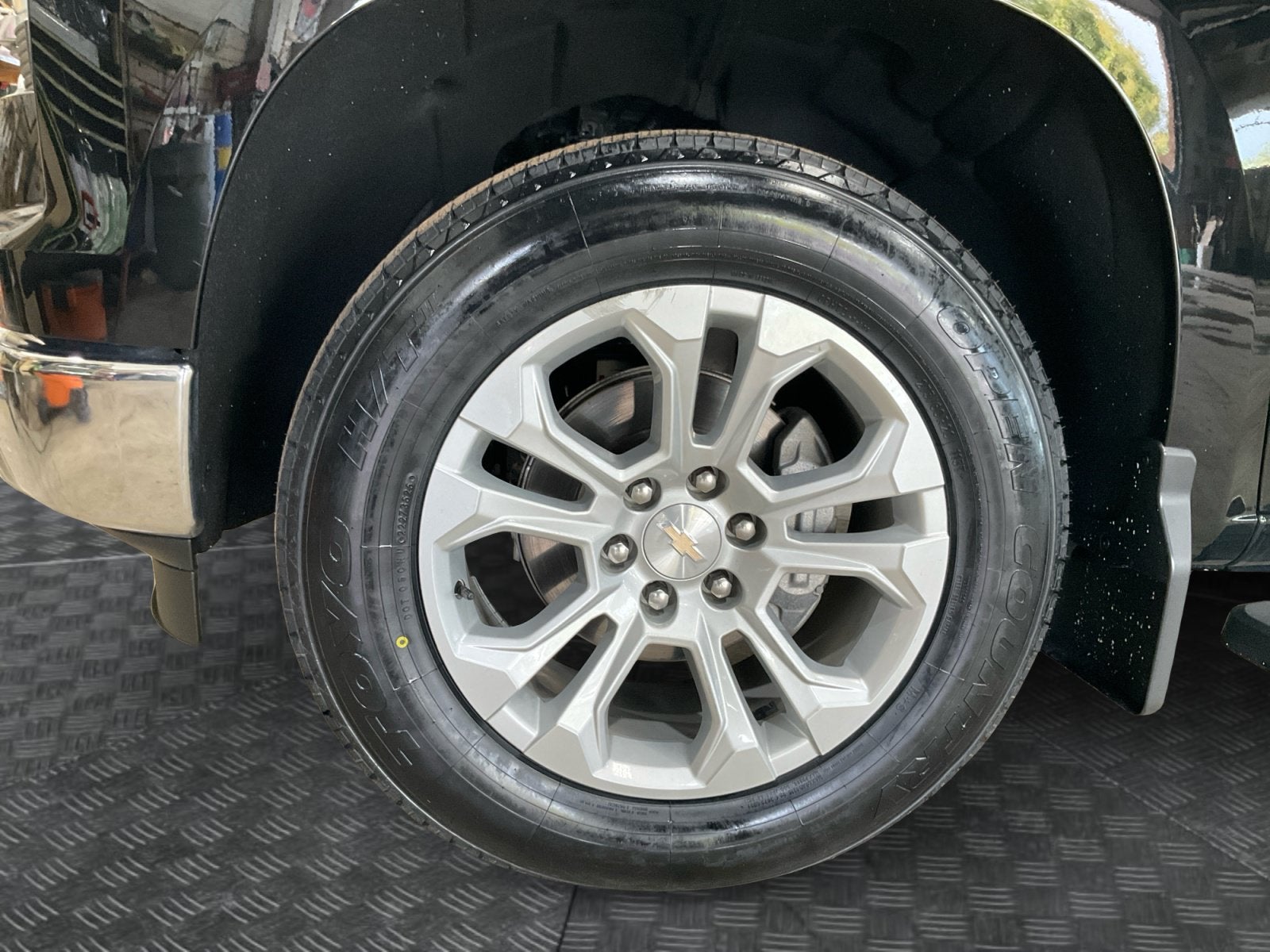 2023 Chevrolet Silverado 1500 4WD Crew Cab Short Bed LTZ