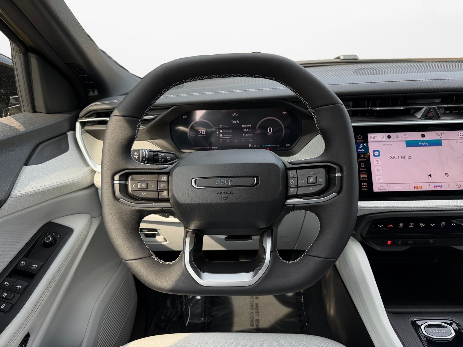 2026 Jeep Cherokee CHEROKEE LAREDO 4X4