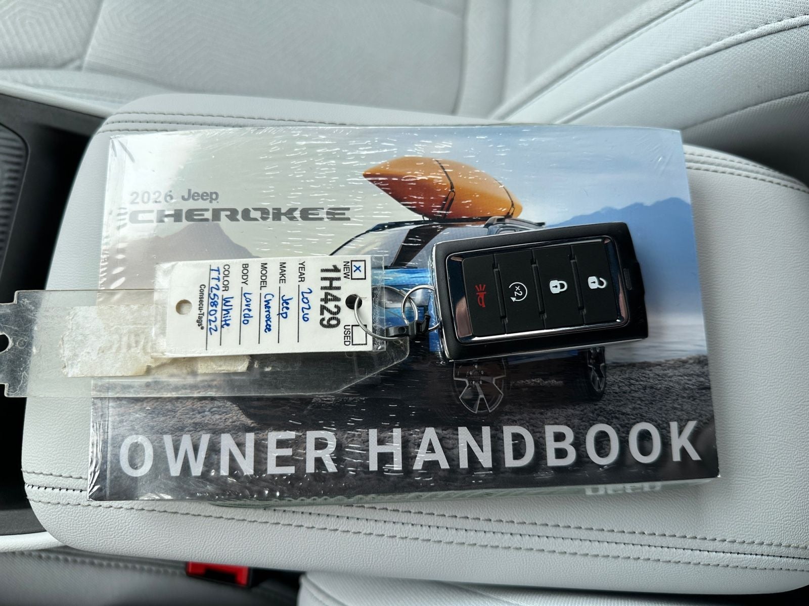 2026 Jeep Cherokee CHEROKEE LAREDO 4X4