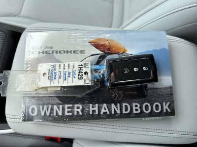 2026 Jeep Cherokee CHEROKEE LAREDO 4X4