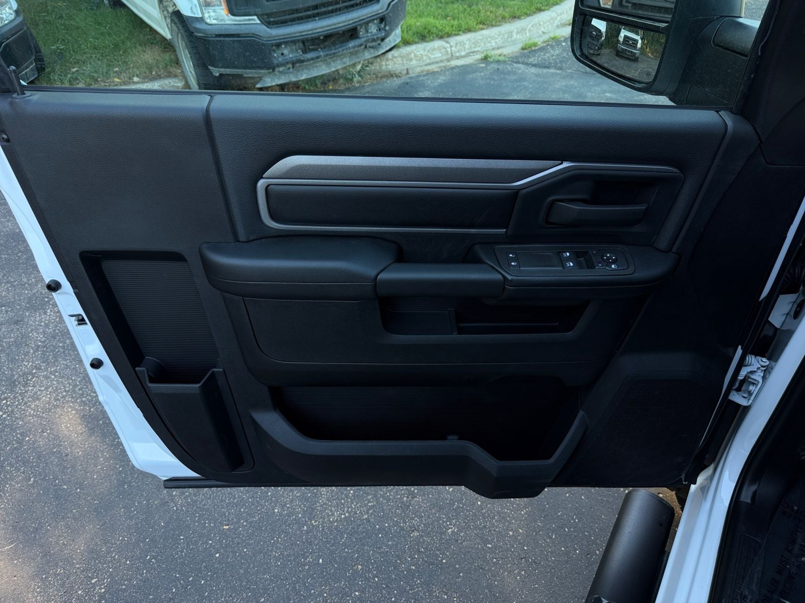 2027 RAM Ram 3500 RAM 3500 TRADESMAN REGULAR CAB 4X4 8' BOX