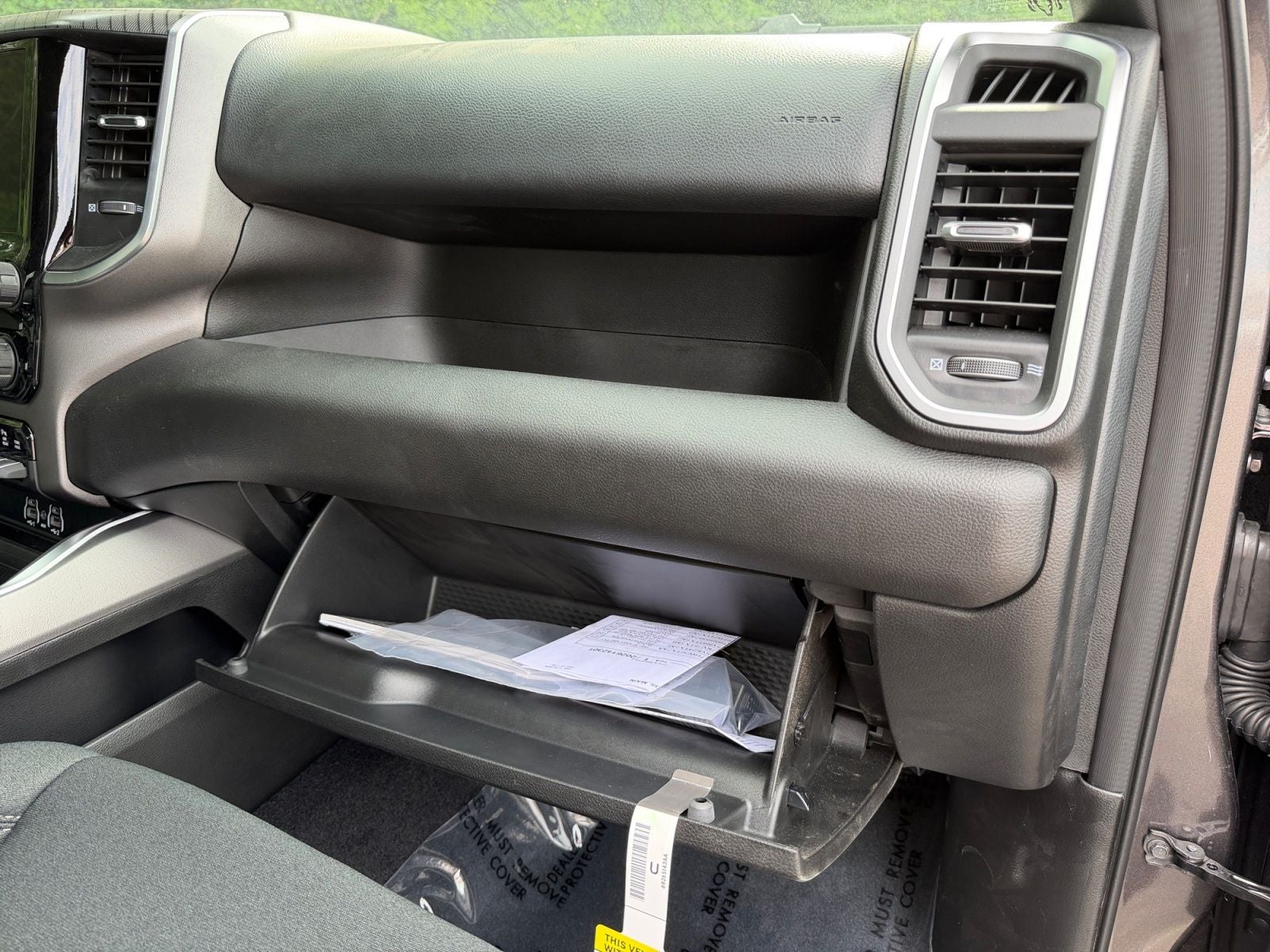 2026 RAM 1500 RAM 1500 EXPRESS CREW CAB 4X4 5'7' BOX