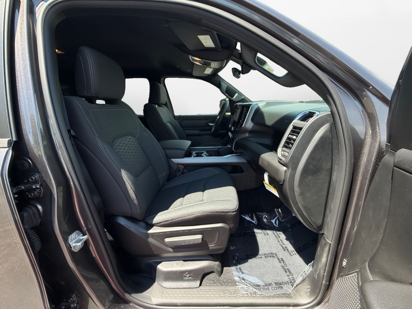 2026 RAM 1500 RAM 1500 EXPRESS CREW CAB 4X4 5'7' BOX