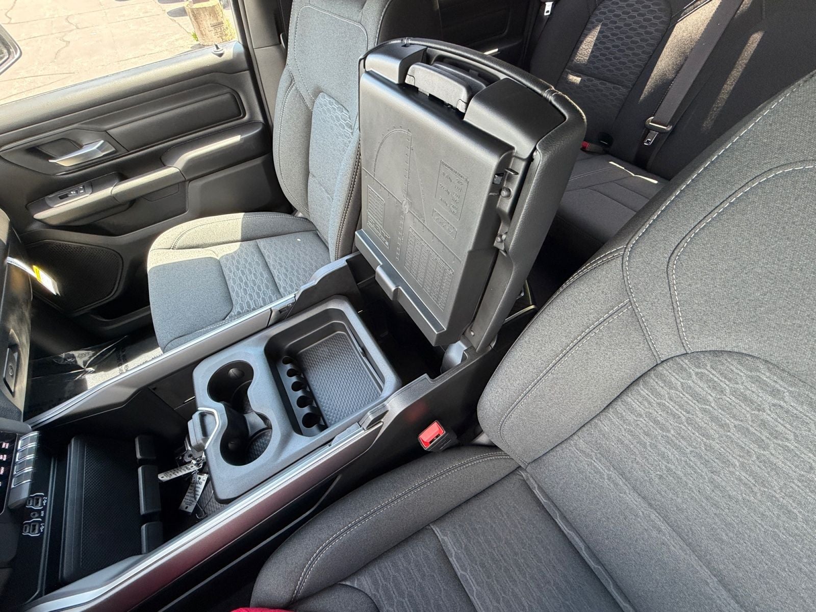 2026 RAM 1500 RAM 1500 EXPRESS CREW CAB 4X4 5'7' BOX