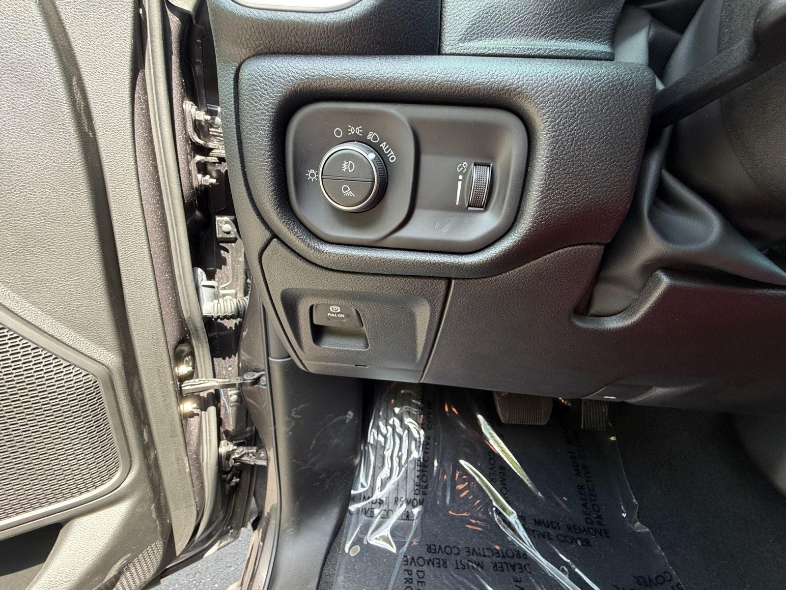 2026 RAM 1500 RAM 1500 EXPRESS CREW CAB 4X4 5'7' BOX