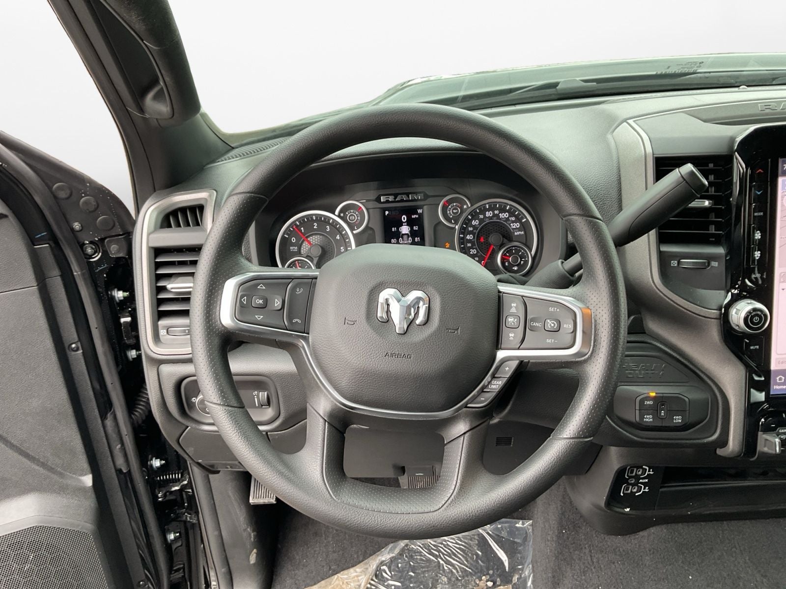 2026 RAM 2500 RAM 2500 BLACK EXPRESS CREW CAB 4X4 6'4' BOX