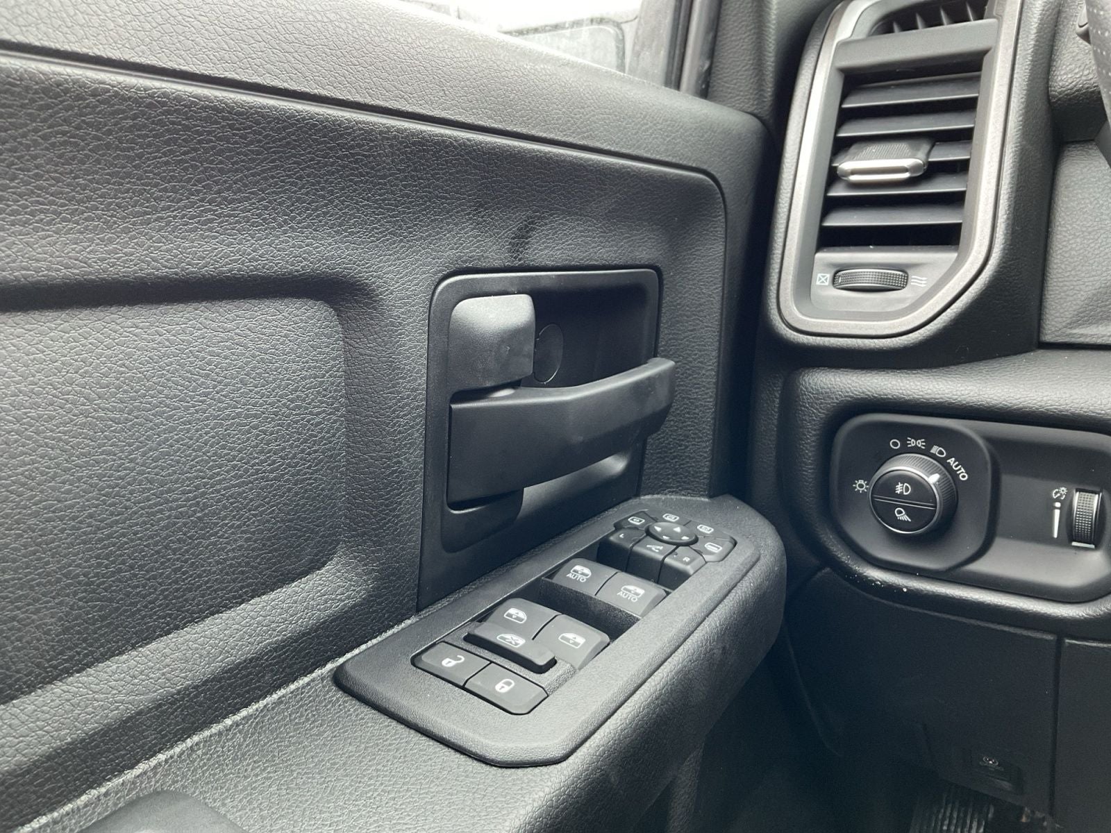2026 RAM 2500 RAM 2500 BLACK EXPRESS CREW CAB 4X4 6'4' BOX
