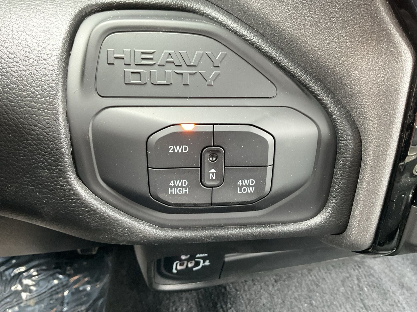 2026 RAM 2500 RAM 2500 BLACK EXPRESS CREW CAB 4X4 6'4' BOX