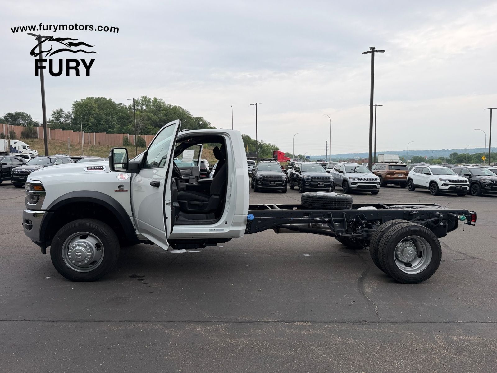2026 RAM 5500 Chassis RAM 5500 TRADESMAN CHASSIS REGULAR CAB 4X4 84' CA