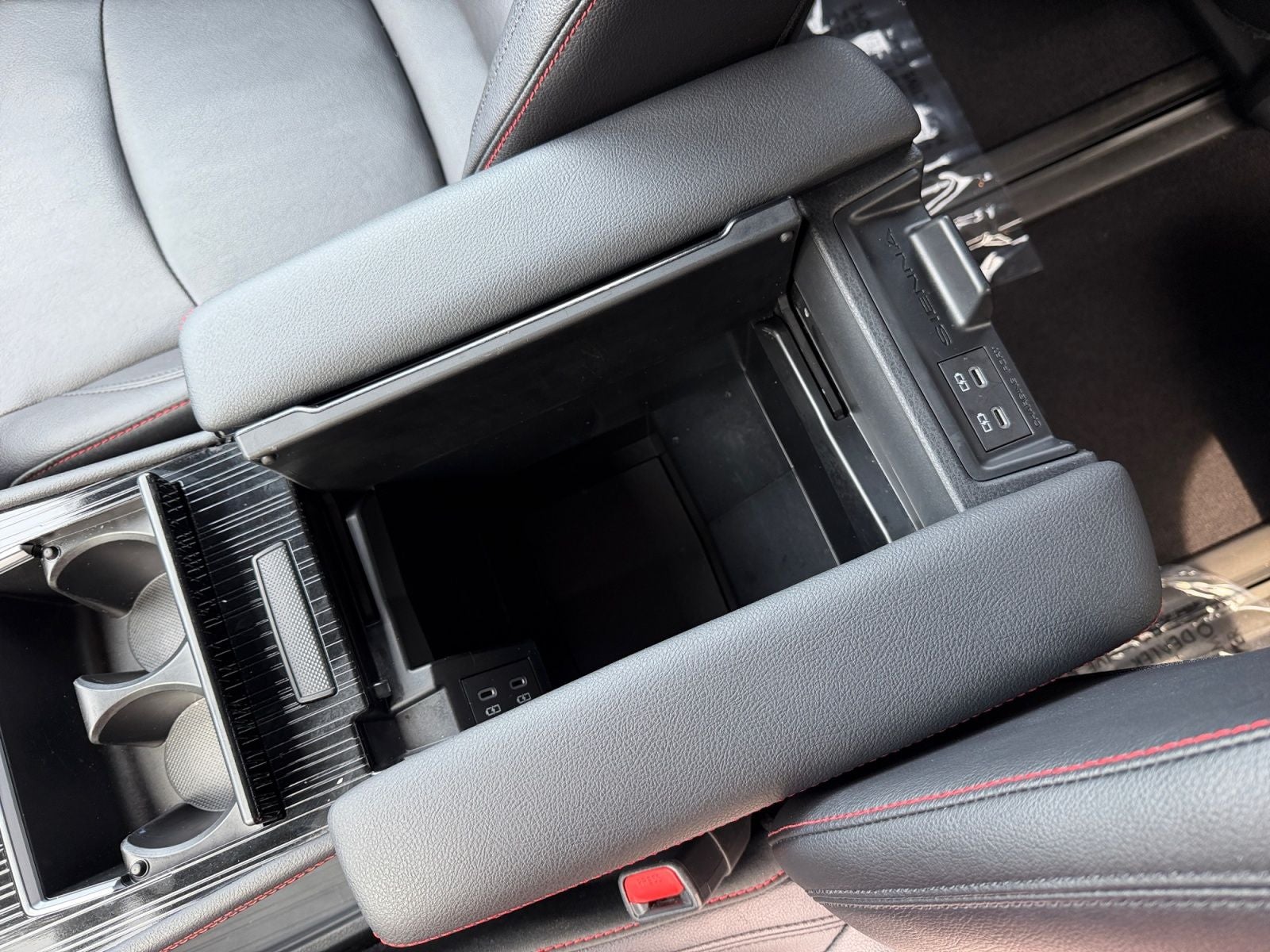 2025 Toyota Sienna Base