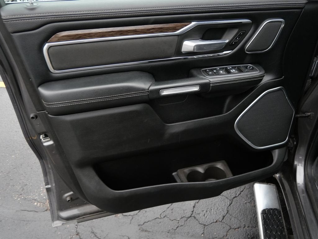 2019 RAM 1500 Laramie Crew Cab 4x4 5'7" Box
